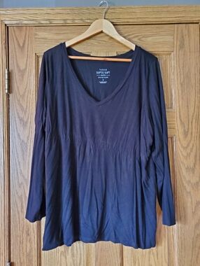 Torrid Black V-Neck Long Sleeve Super Soft Top. Size: 3.